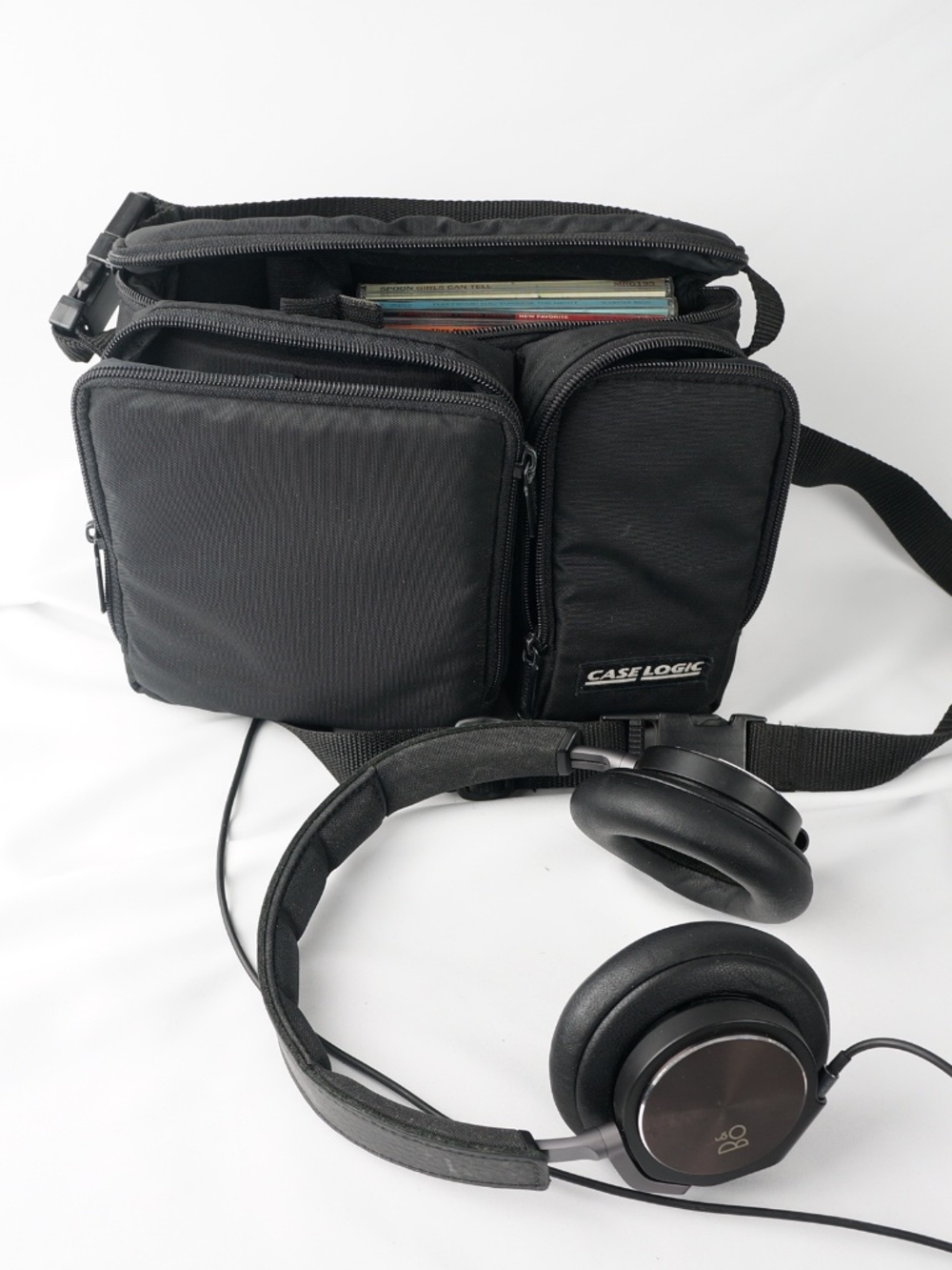 Case Logic Bag for CD Player & Compact Discs, With Velcro Divider